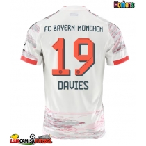 Camisa de Futebol Bayern Munich Alphonso Davies #19 Equipamento Secundário 2025-26 Manga Curta